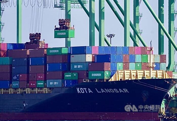 財部：114年對美出口比重30.9%　26年首見高於中港