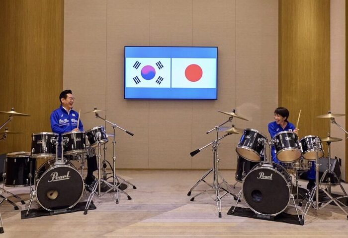 日韓領袖共演引熱議　李在明贈高市爵士鼓原因曝光
