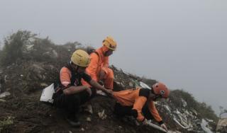 印尼小型客機墜毀　已尋獲1具遺體、9人仍失聯