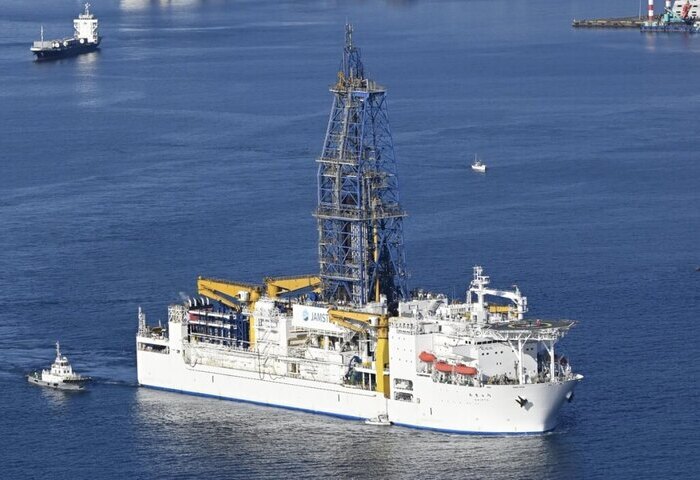 日本南鳥島周邊試掘成功　6000公尺深海回收大量稀土泥