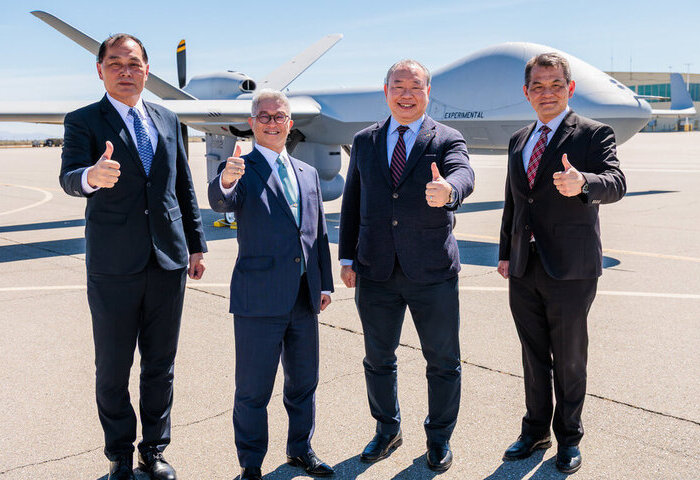 MQ-9B無人機首批2架在美交機　徐斯儉出席典禮