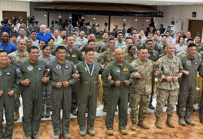 菲美雷霆對抗演習　F-22匿蹤戰機參與