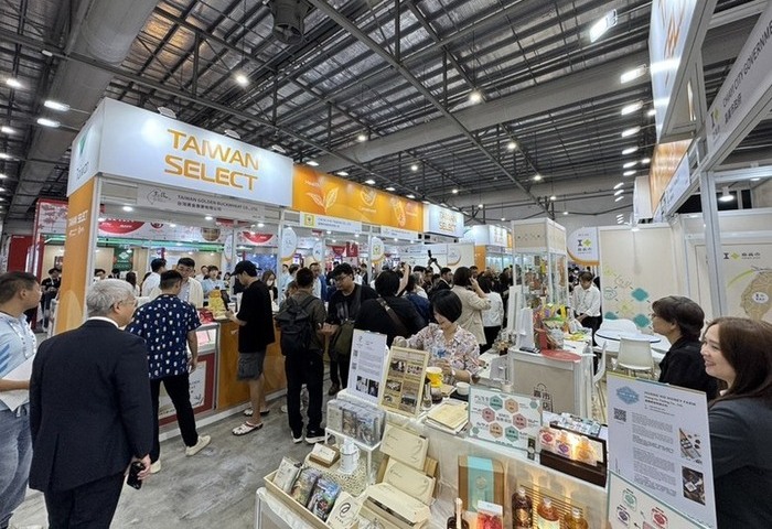 新加坡食品展　黃敏惠黃偉哲現身台灣館推廣農特產