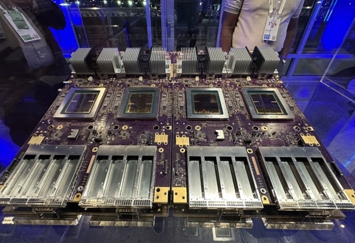 Google新一代TPU揭曉　2款AI晶片分攻訓練、推論
