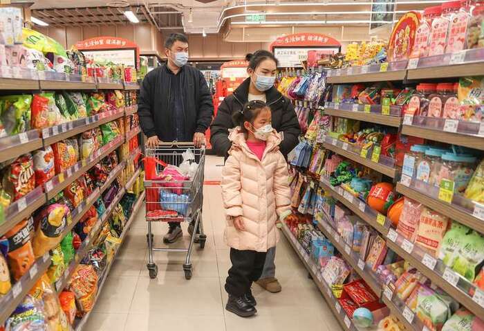 中國5月商品消費負成長　黨刊坦言居民就業收入承壓