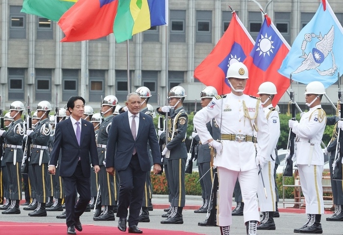 總統軍禮歡迎聖文森總理　盼共創繁榮前景