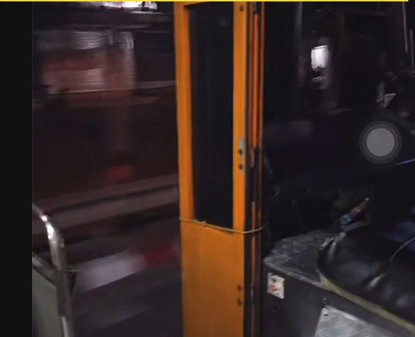 日本遊客初搭曼谷老公車　無車門體驗直呼像電影場景