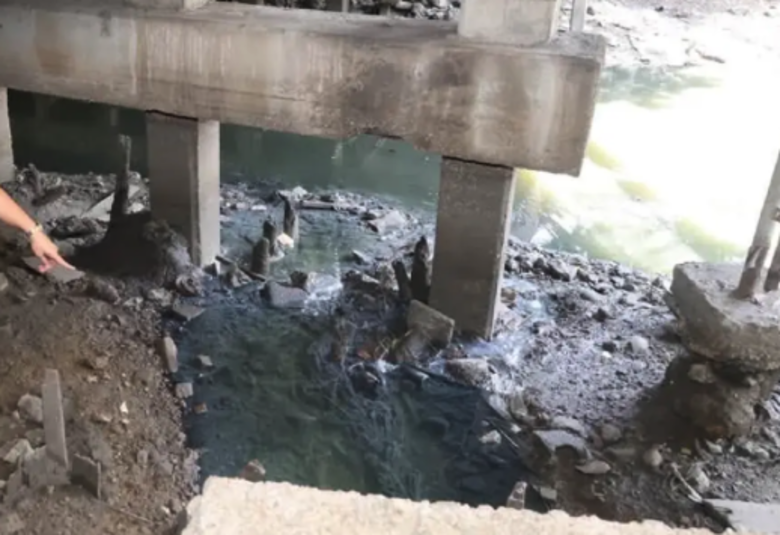曼谷資料中心疑漏油污染排水　居民反映刺鼻異味