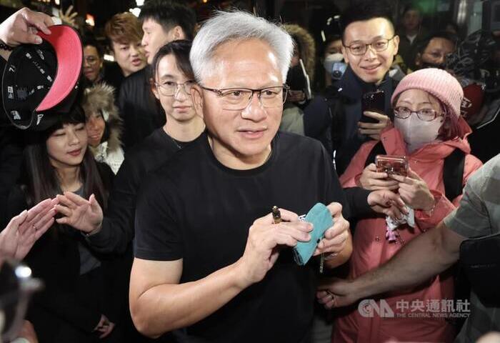 台灣人為何瘋追黃仁勳？外媒解密AI教父驚人效應