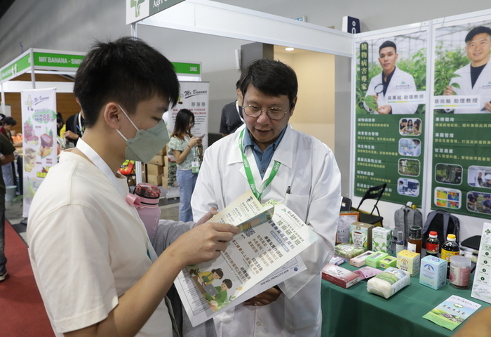 大馬油棕靈芝病難防　台灣植物診療專家跨海問診