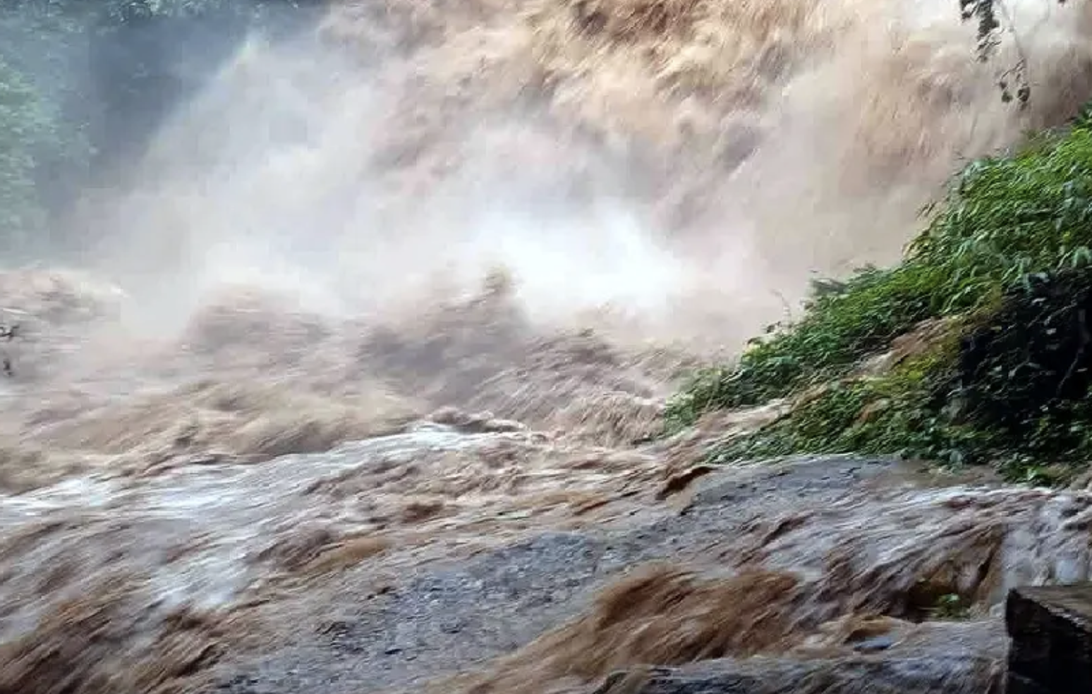 豪雨引發山洪　茵他儂山國家公園暫關2景點