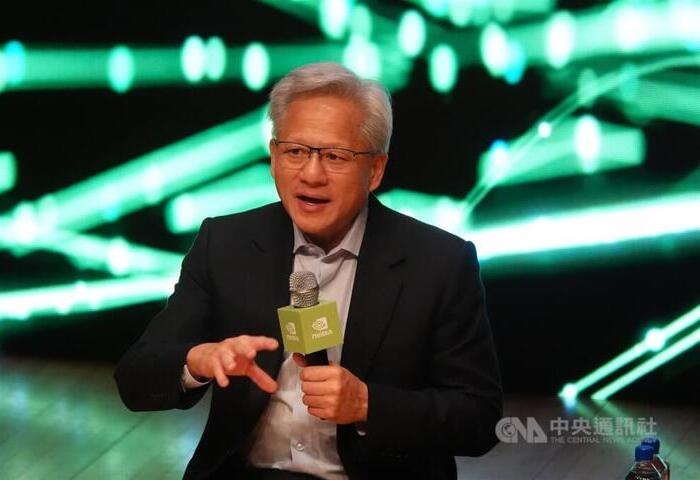 黃仁勳：AI巨頭喊放慢腳步　恐為託詞卸責把關