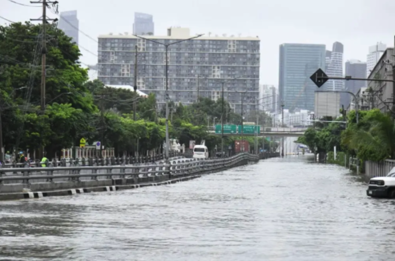 泰國45府豪雨警戒　曼谷雨勢稍緩仍防積水 