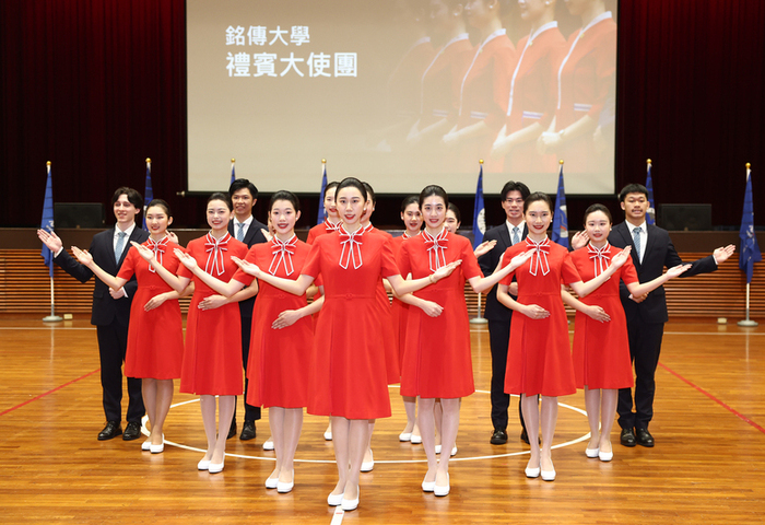 銘傳大學參與國慶禮賓　新制服融合水滴領口與領結