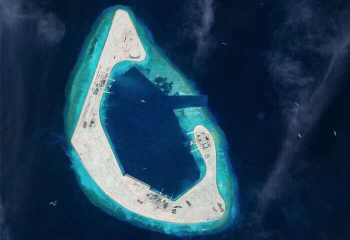 中國羚羊礁趕工建跑道　衛星照揭南海軍事野心