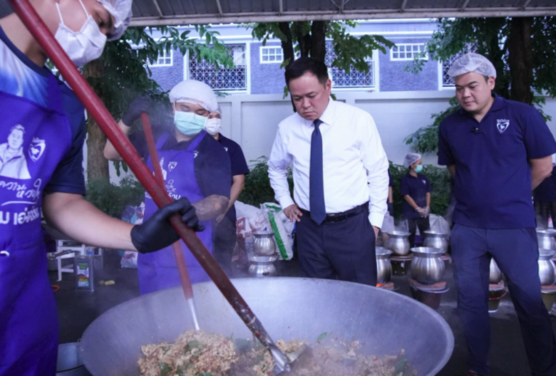泰自豪黨設洪災供餐廚房　GrabFood評分4.8分引發關注